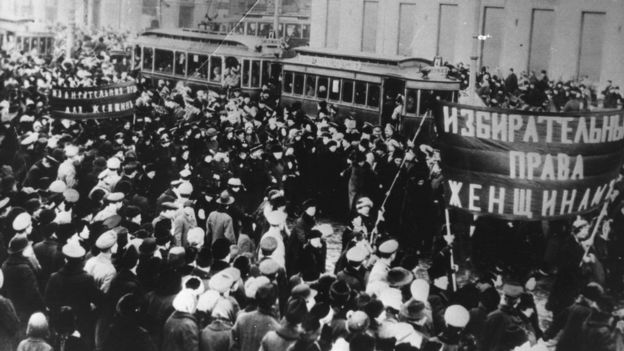 Marchas de mujeres rusas en 1917.